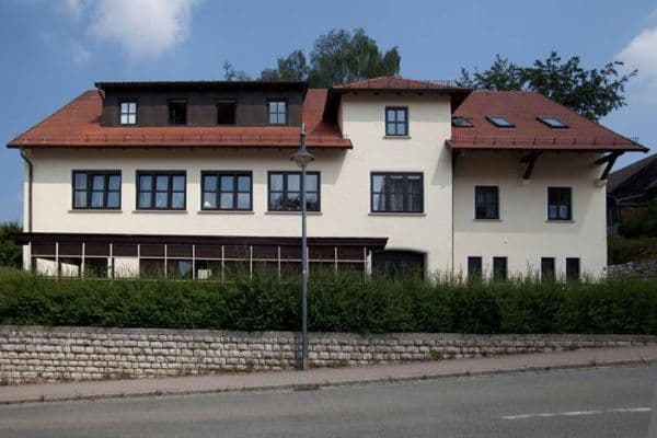 Predaj domu 510 m², pozemek 1.042 m², Neufahrner Straße 33, Rottenburg an der Laaber Predaj domu 510 m², pozemek 1.042 m², Neufahrner Straße 33, Rottenburg an der Laaber