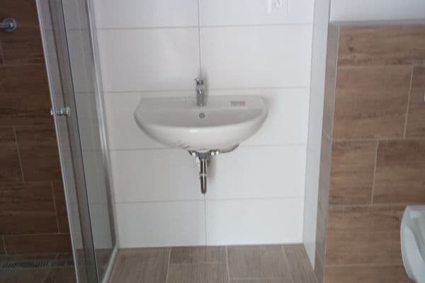 Prenájom bytu 2-izbový 56 m², Tovární, Horní Bříza Prenájom bytu 2-izbový 56 m², Tovární, Horní Bříza