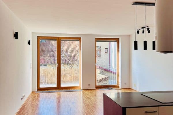 Prenájom bytu 3-izbový 77 m², Pod Hliništěm, Praha Prenájom bytu 3-izbový 77 m², Pod Hliništěm, Praha