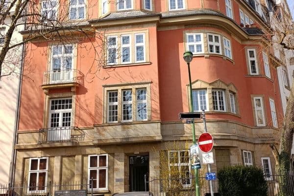 Prenájom bytu 2-izbový 81 m², Frankfurt am Main, Hesensko Prenájom bytu 2-izbový 81 m², Frankfurt am Main, Hesensko