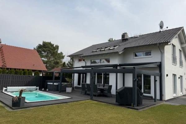 Predaj domu 230 m², pozemek 800 m², Berlin, Berlín Predaj domu 230 m², pozemek 800 m², Berlin, Berlín