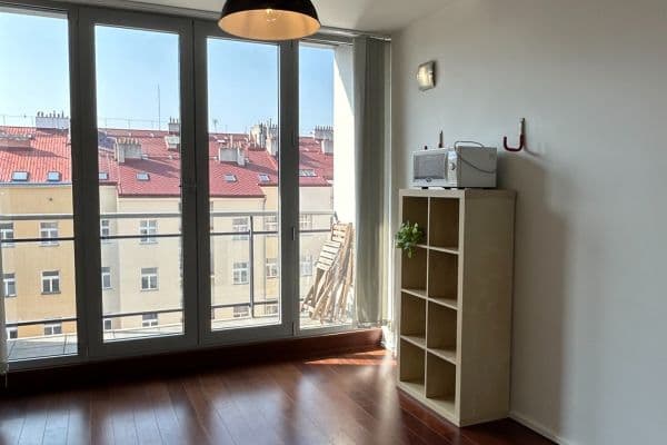 Prenájom bytu 1-izbový 36 m², Radhošťská, Praha Prenájom bytu 1-izbový 36 m², Radhošťská, Praha