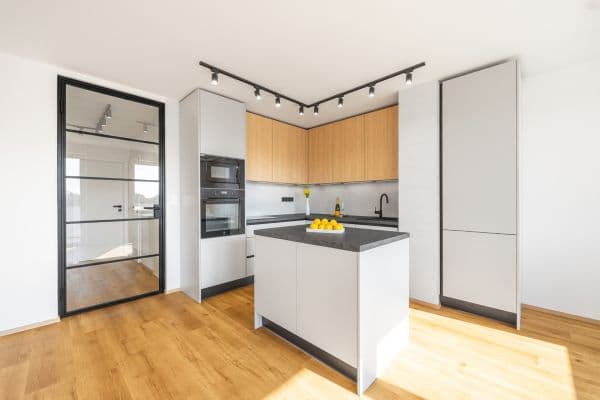Predaj bytu 3-izbový 79 m², Roháčova, Praha Predaj bytu 3-izbový 79 m², Roháčova, Praha