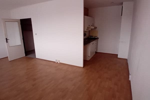 Prenájom nebytového priestoru 32 m², Jeseniova, Praha Prenájom nebytového priestoru 32 m², Jeseniova, Praha
