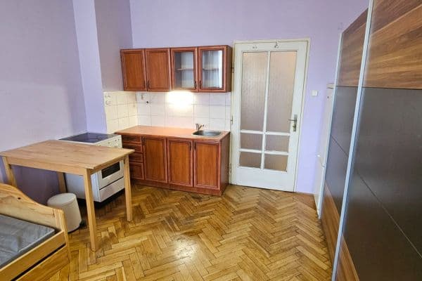 Prenájom bytu 1-izbový 30 m², Jankovcova, Praha Prenájom bytu 1-izbový 30 m², Jankovcova, Praha