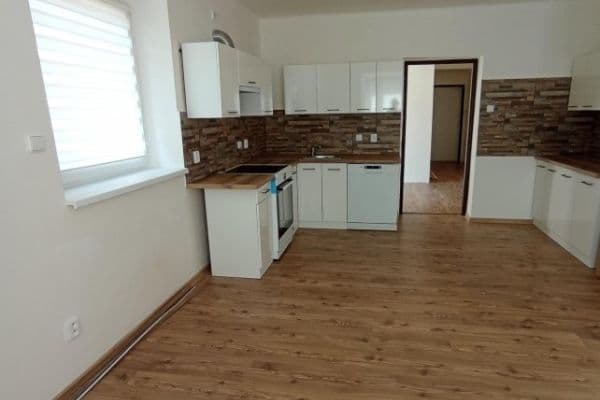 Prenájom bytu 3-izbový 100 m², Pulická, Dobruška Prenájom bytu 3-izbový 100 m², Pulická, Dobruška