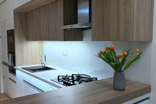 Prenájom bytu 3-izbový 68 m², Hluboká, Zlín Prenájom bytu 3-izbový 68 m², Hluboká, Zlín