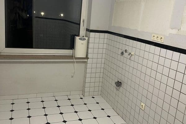 Prenájom bytu 3-izbový 65 m², Weststraße 25, Düsseldorf, Severné Porýnie - Westfálsko Prenájom bytu 3-izbový 65 m², Weststraße 25, Düsseldorf, Severné Porýnie - Westfálsko