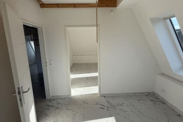 Prenájom bytu 4-izbový 111 m², Küfersteig 2, Berlin Prenájom bytu 4-izbový 111 m², Küfersteig 2, Berlin