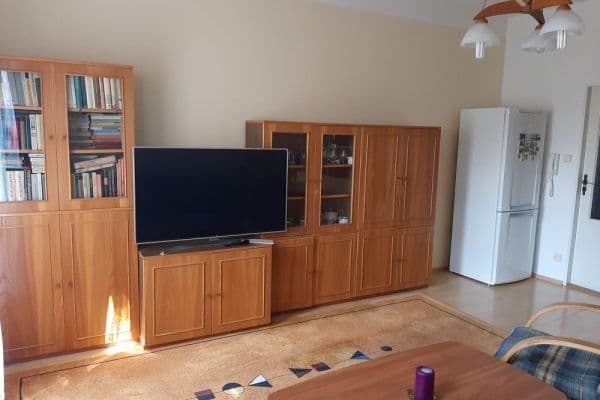 Prenájom bytu 1-izbový 32 m², Školská, Hostivice Prenájom bytu 1-izbový 32 m², Školská, Hostivice