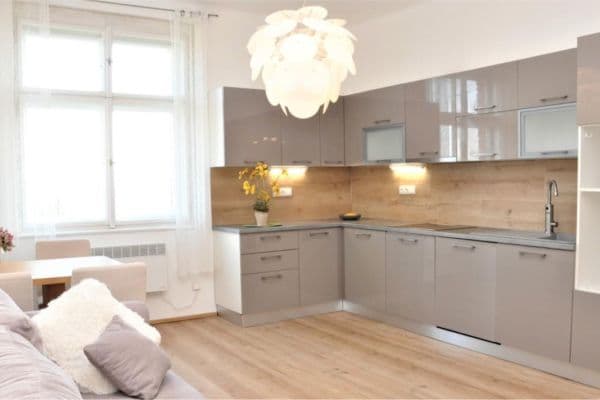 Predaj bytu 3-izbový 80 m², náměstí Jiřího z Lobkovic, Praha Predaj bytu 3-izbový 80 m², náměstí Jiřího z Lobkovic, Praha