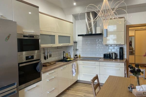 Prenájom bytu 2-izbový 63 m², Bělocerkevská, Praha Prenájom bytu 2-izbový 63 m², Bělocerkevská, Praha