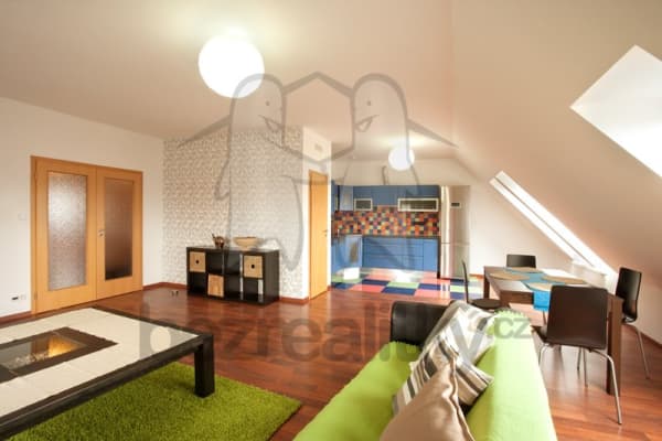 Prenájom bytu 3-izbový 110 m², Na Fialce II, Praha, Praha