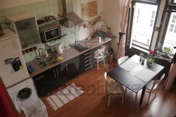 Prenájom bytu Garsoniéra 24 m², Pernerova, Praha Prenájom bytu Garsoniéra 24 m², Pernerova, Praha